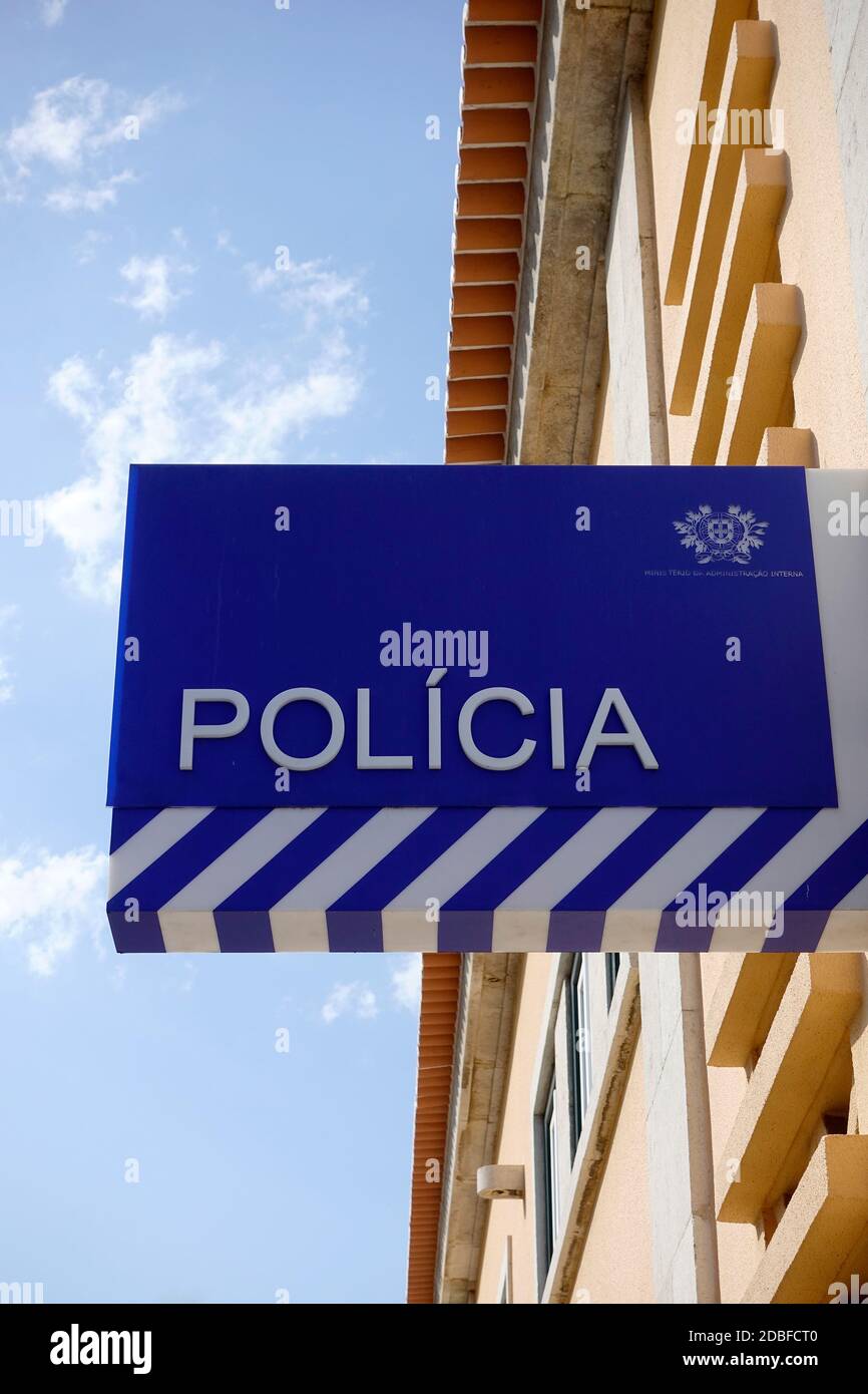 Cartello fuori DALLA stazione di polizia portoghese Policia Portugal Foto Stock