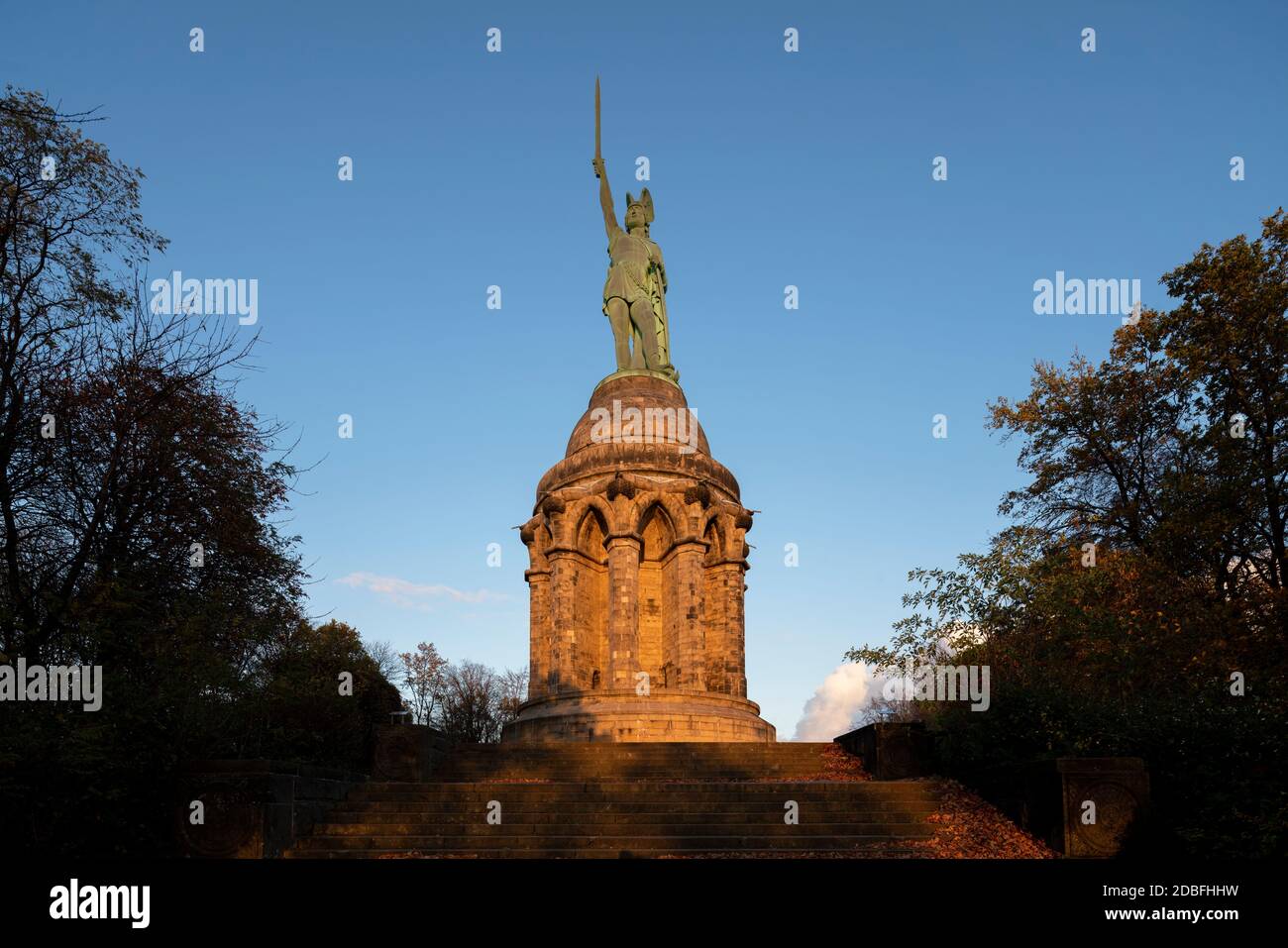 1838, Hermannsdenkmal, 1875 - Entwürfen nach von Ernst von Bandel erbaut und am 16. Agosto 1875 eingeweiht, Blick von Westen, Sonnenuntergang Foto Stock