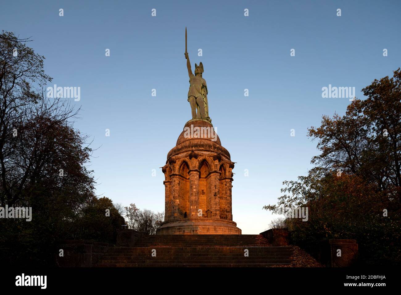 1838, Hermannsdenkmal, 1875 - Entwürfen nach von Ernst von Bandel erbaut und am 16. Agosto 1875 eingeweiht, Blick von Westen, Sonnenuntergang Foto Stock