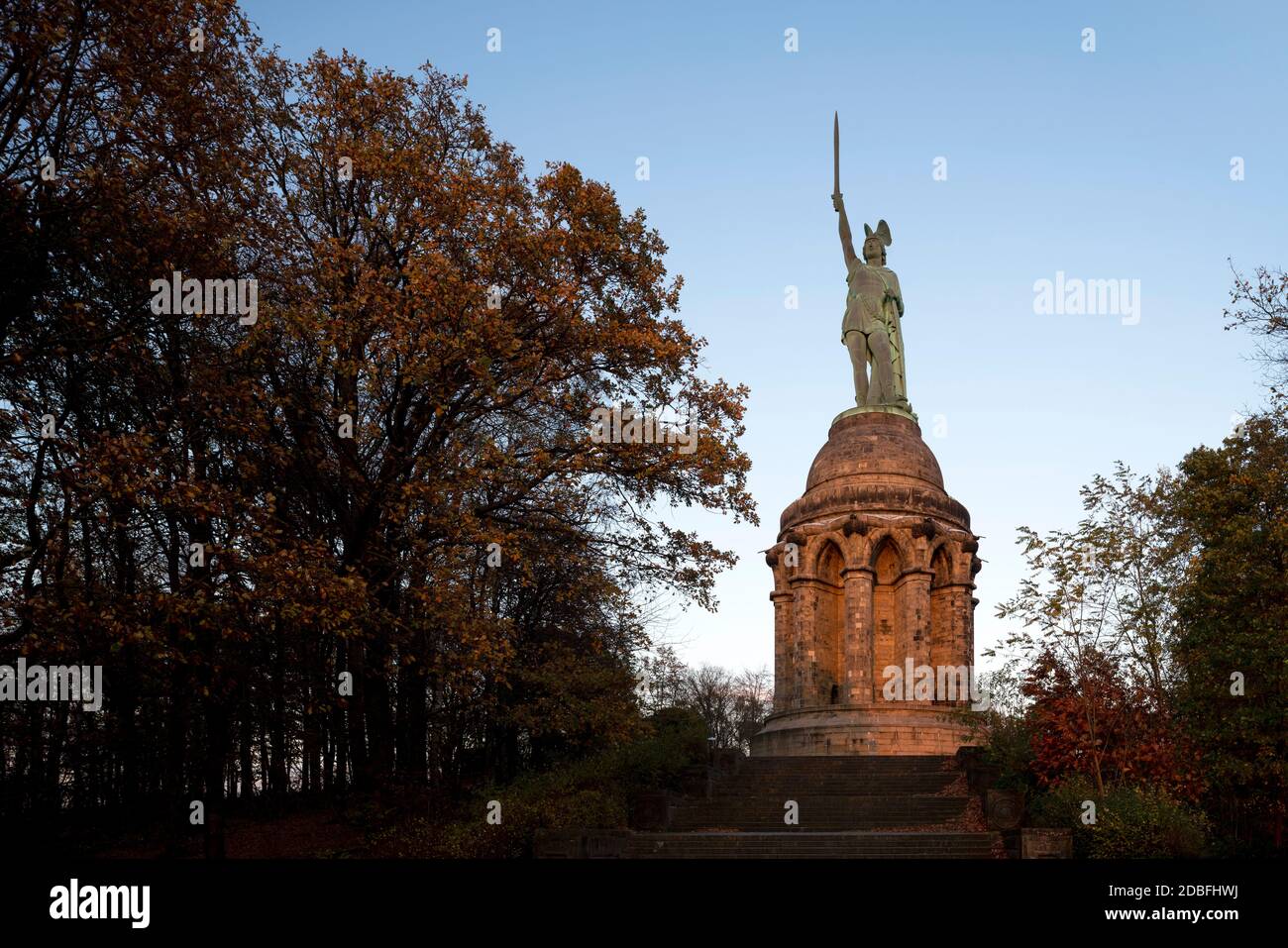 1838, Hermannsdenkmal, 1875 - Entwürfen nach von Ernst von Bandel erbaut und am 16. Agosto 1875 eingeweiht, Blick von Westen, Sonnenuntergang Foto Stock