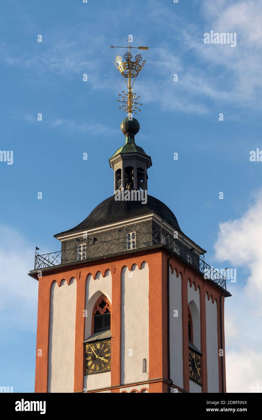 Siegen, Nikolaikirche, Turm mit dem goldenen „Krönchen" Foto Stock