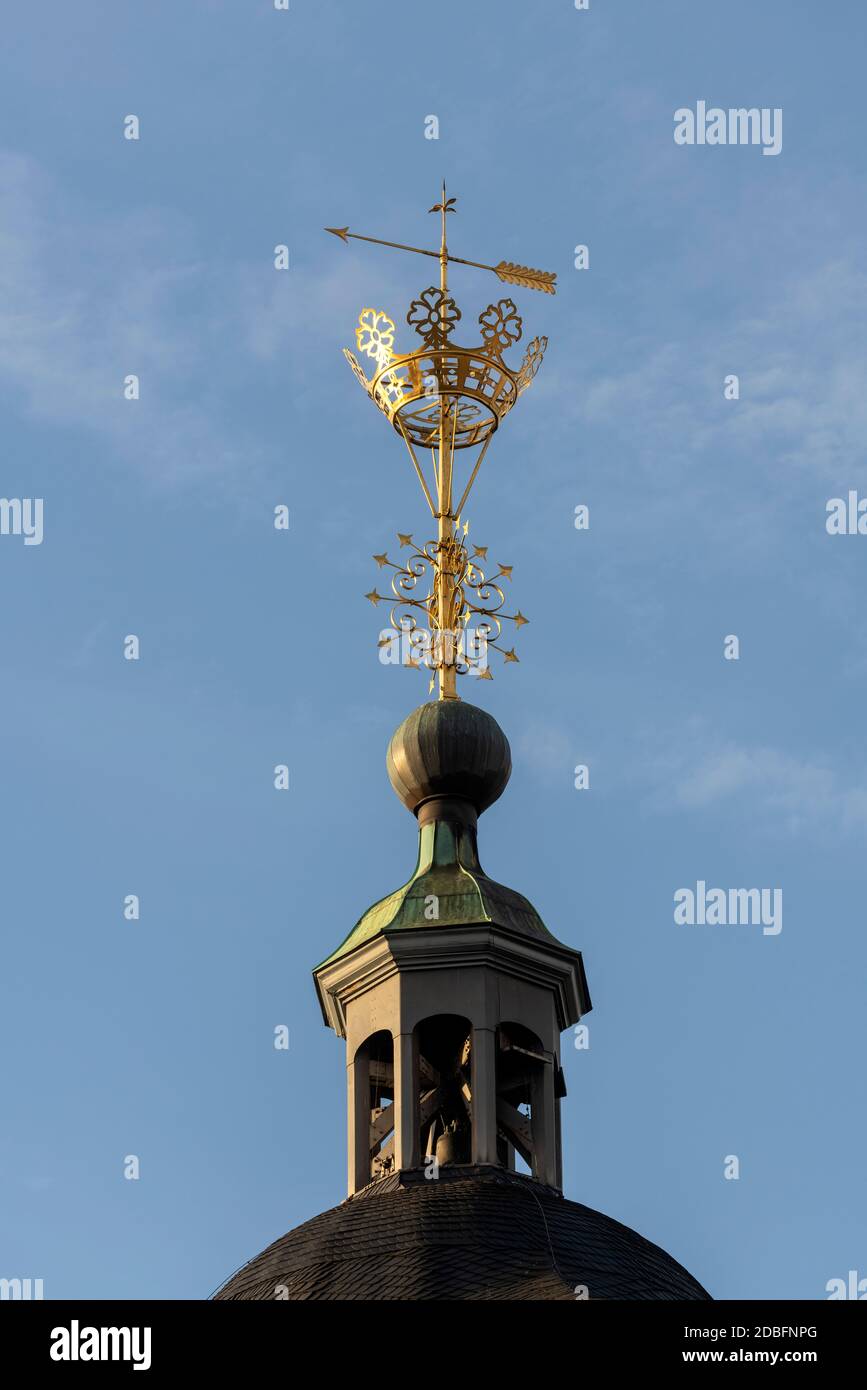 Siegen, Nikolaikirche, Turm mit dem goldenen „Krönchen" Foto Stock