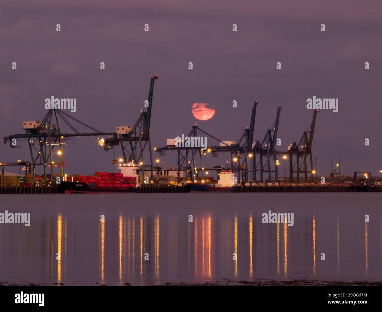 Contenitori navi immagini e fotografie stock ad alta risoluzione - Alamy