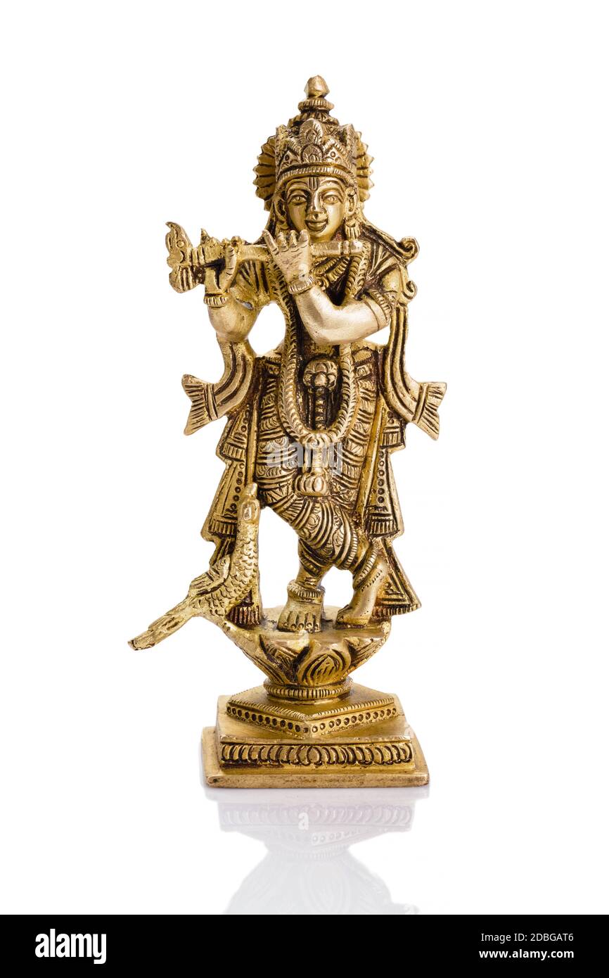 Krishna dio Vishnu avatar statua di ottone isolato su bianco con riflessione Foto Stock