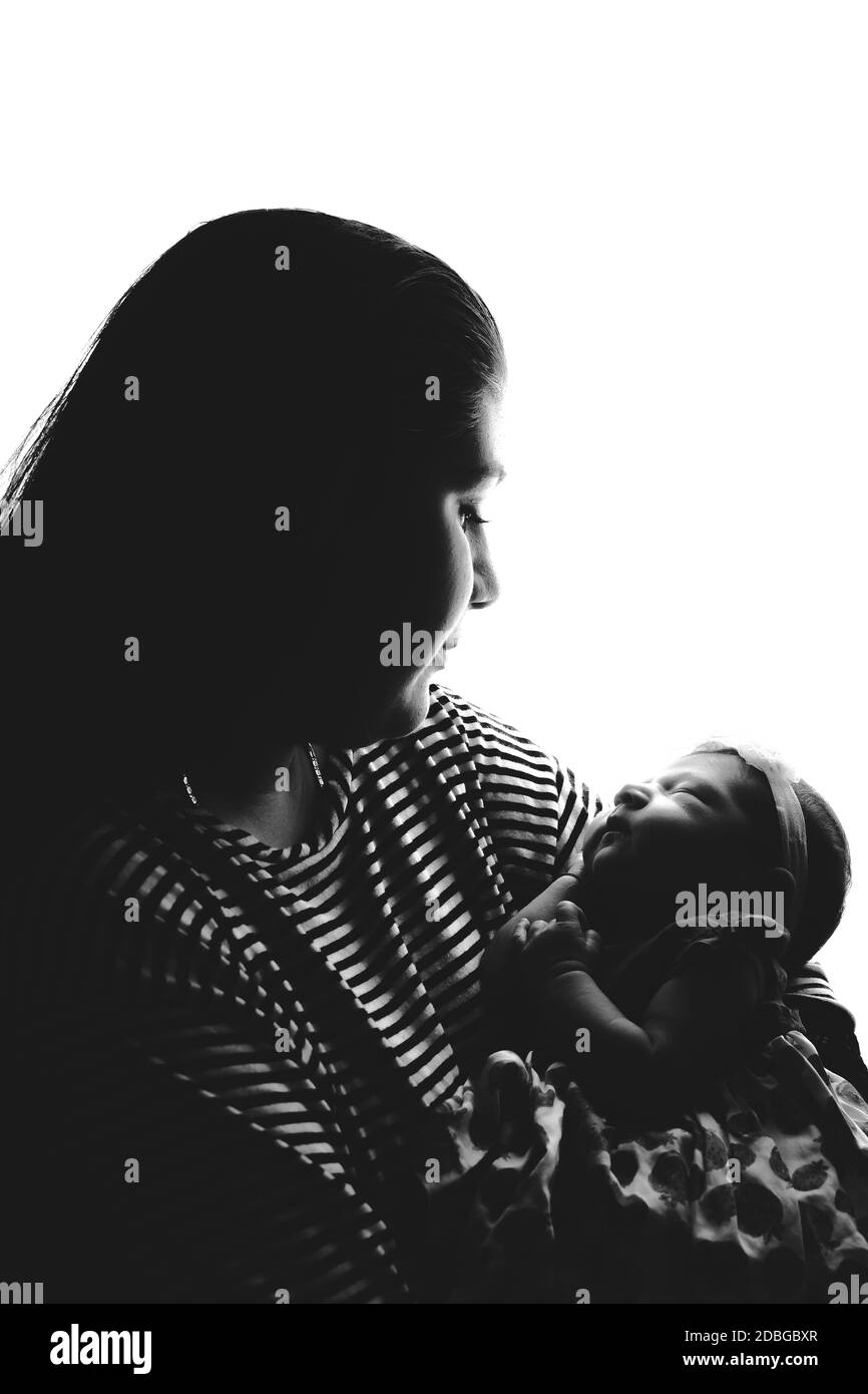 Neonato fotografato nel comfort della propria casa. Foto Stock