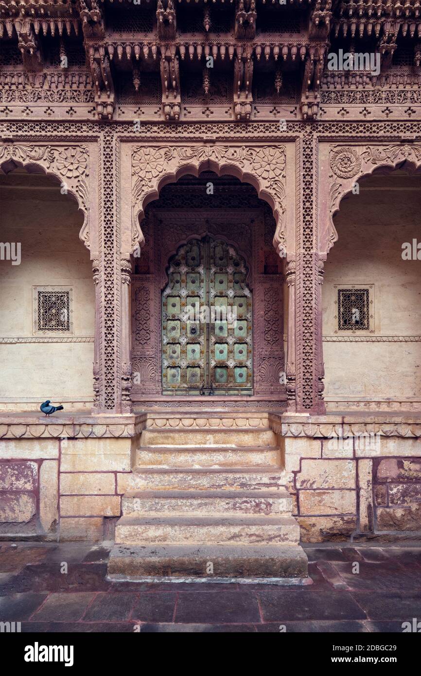 Gateway ad arco nel forte Mehrangarh esempio di architettura Rajput. Jodhpur, Rajasthan, India Foto Stock