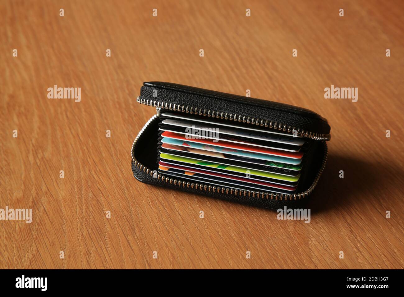 Carte fedeltà in un portafoglio zip up. Foto Stock