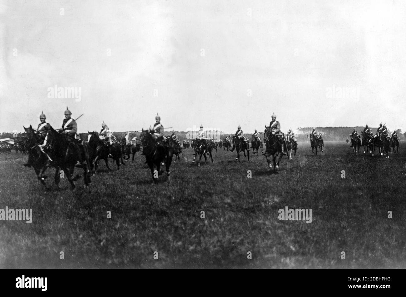 Sfilata del 1° reggimento bavarese di cavalleria pesante davanti al principe Rupprecht. Foto Stock