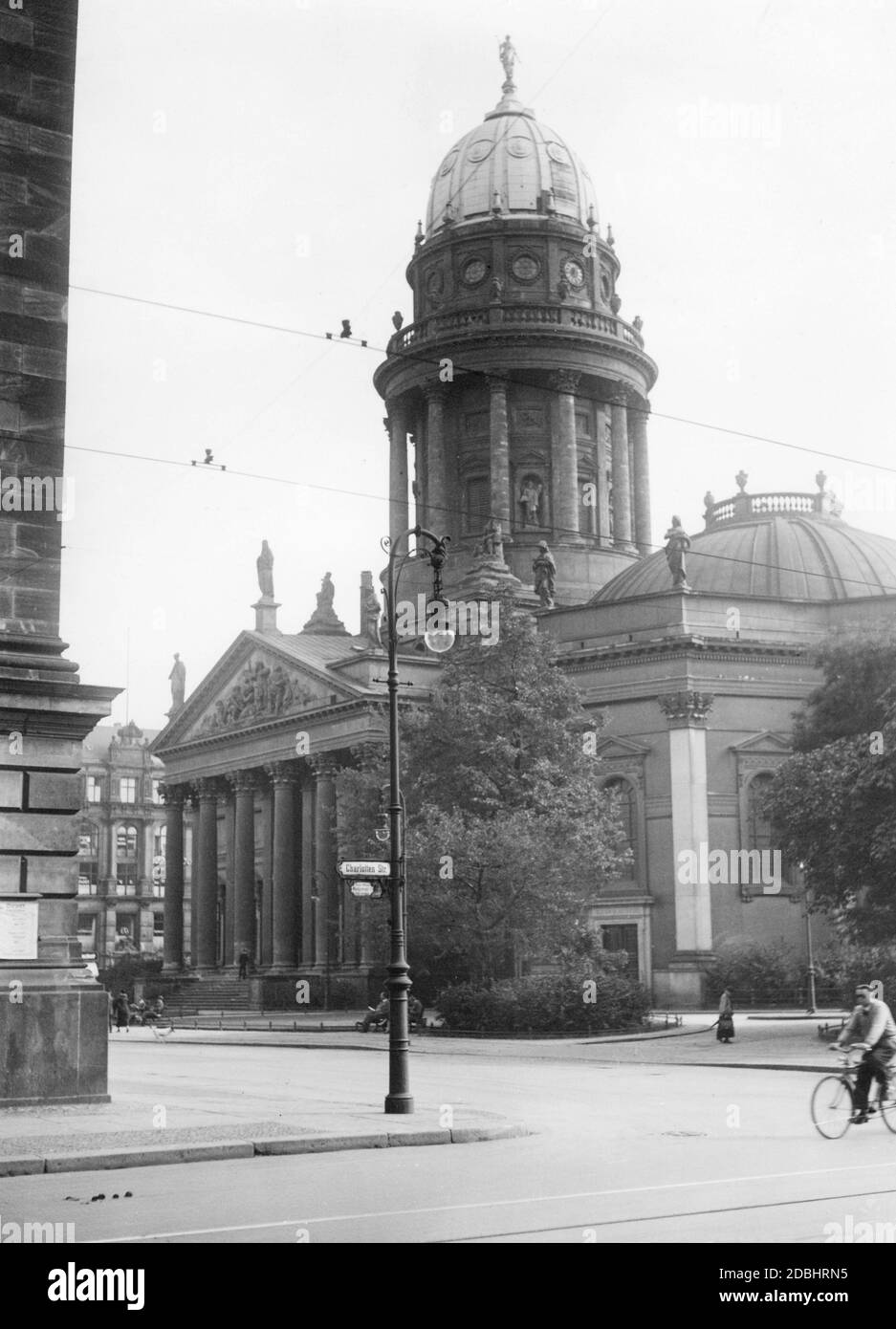 La fotografia mostra il Deutscher Dom sul Gendarmenmarkt di Berlino-Mitte nel 1934, visto da Charlottenstrasse, angolo con Taubenstrasse. Foto Stock