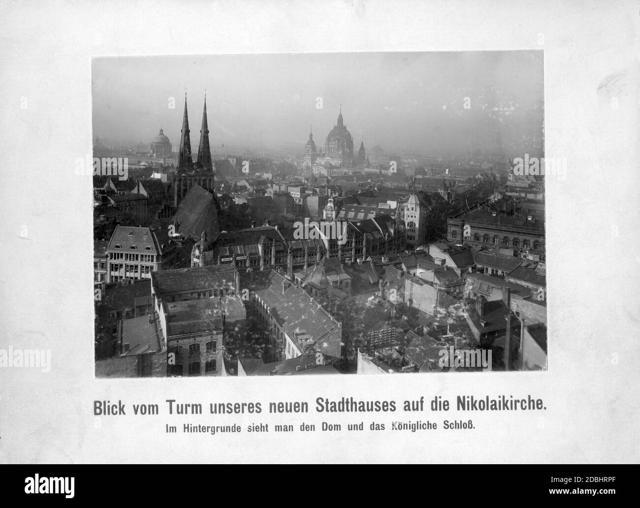 Vista dalla torre del Municipio (oggi: Altes Stadthaus) al Nikolaikirche nel 1911. Sullo sfondo, il Castello di Berlino (a sinistra) e la Cattedrale di Berlino (a destra). Foto Stock