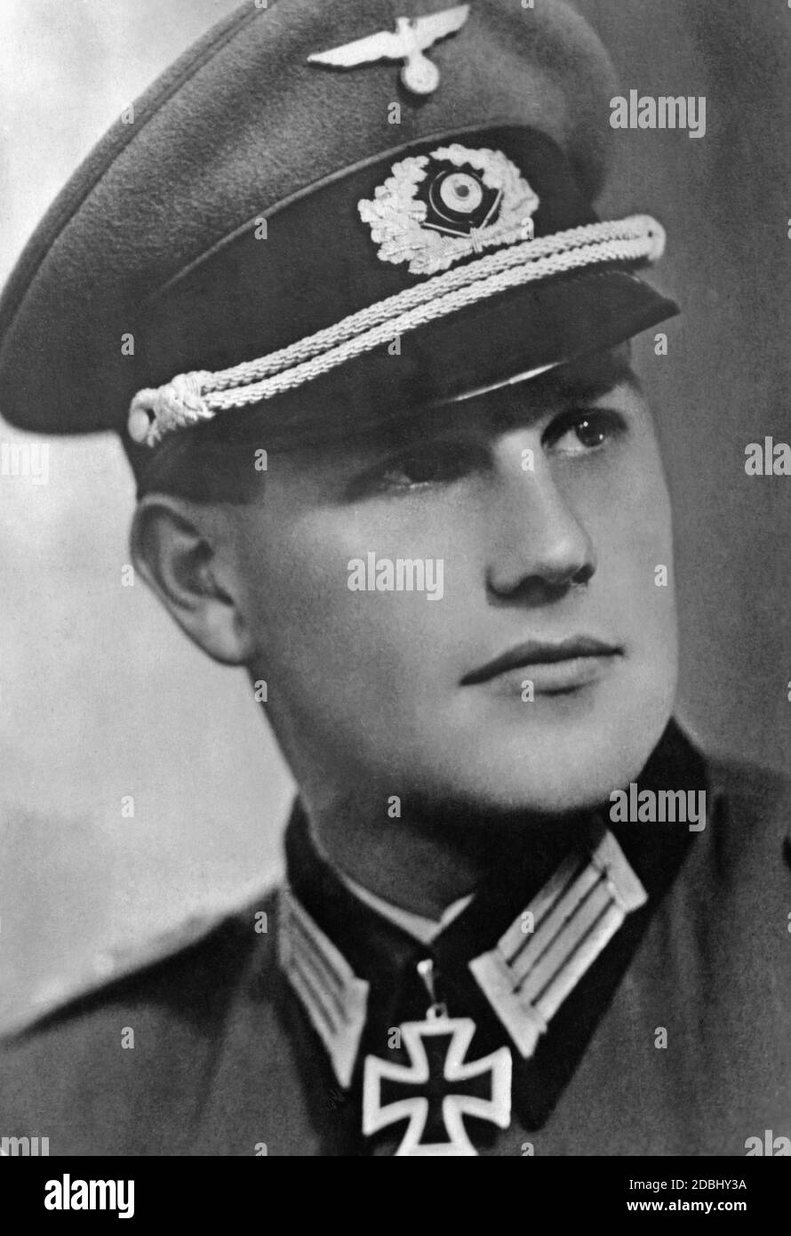 Oberleutnant Anton Gruenert, 3./Sturmgeschuetz Abteilung 201 con la Croce del Cavaliere nel 1943. La data è la data di assegnazione. Foto Stock