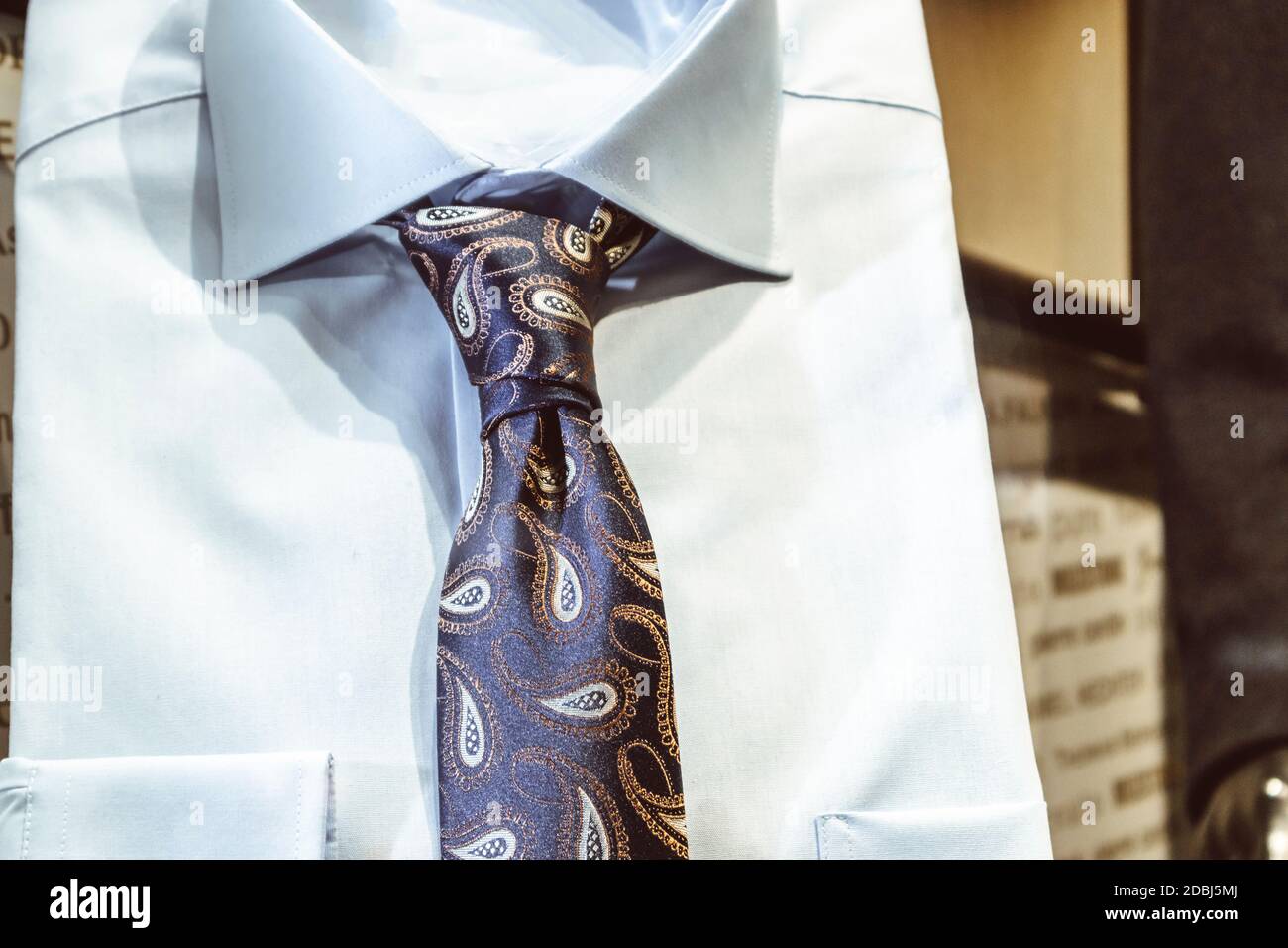Accessori uomo cinghia gemelli cravatta fiocco farfalla camicia lusso  matrimonio moda Foto stock - Alamy