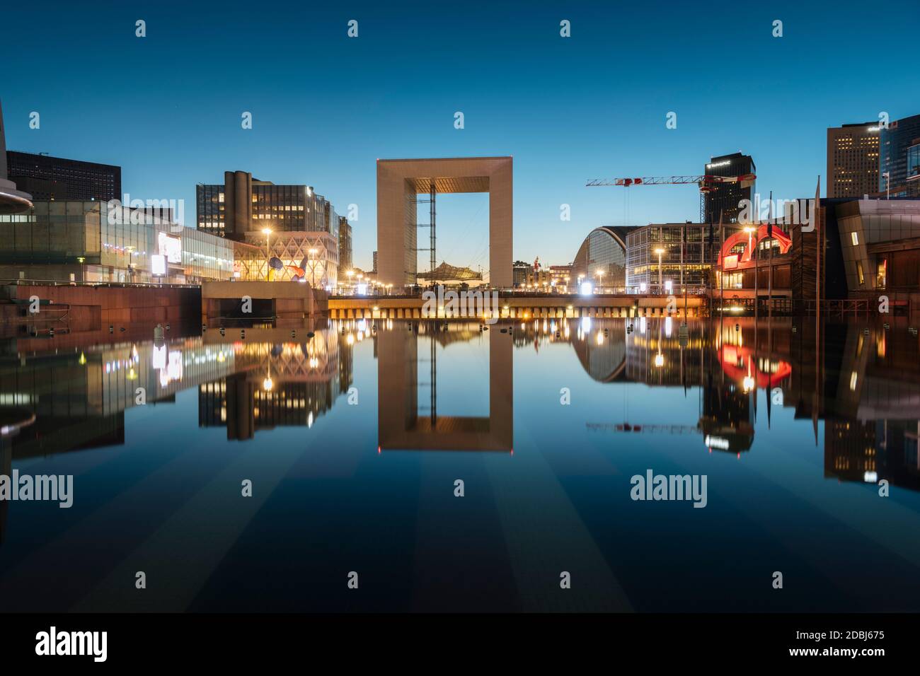 La Grande Arche al crepuscolo, la Defense, Puteaux, Parigi, Ile-de-France, Francia, Europa Foto Stock