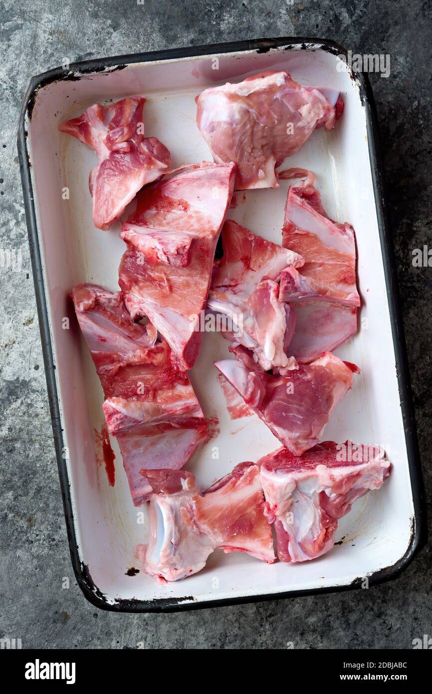 primo piano rustico osso di maiale aromatizzante ingrediente Foto Stock