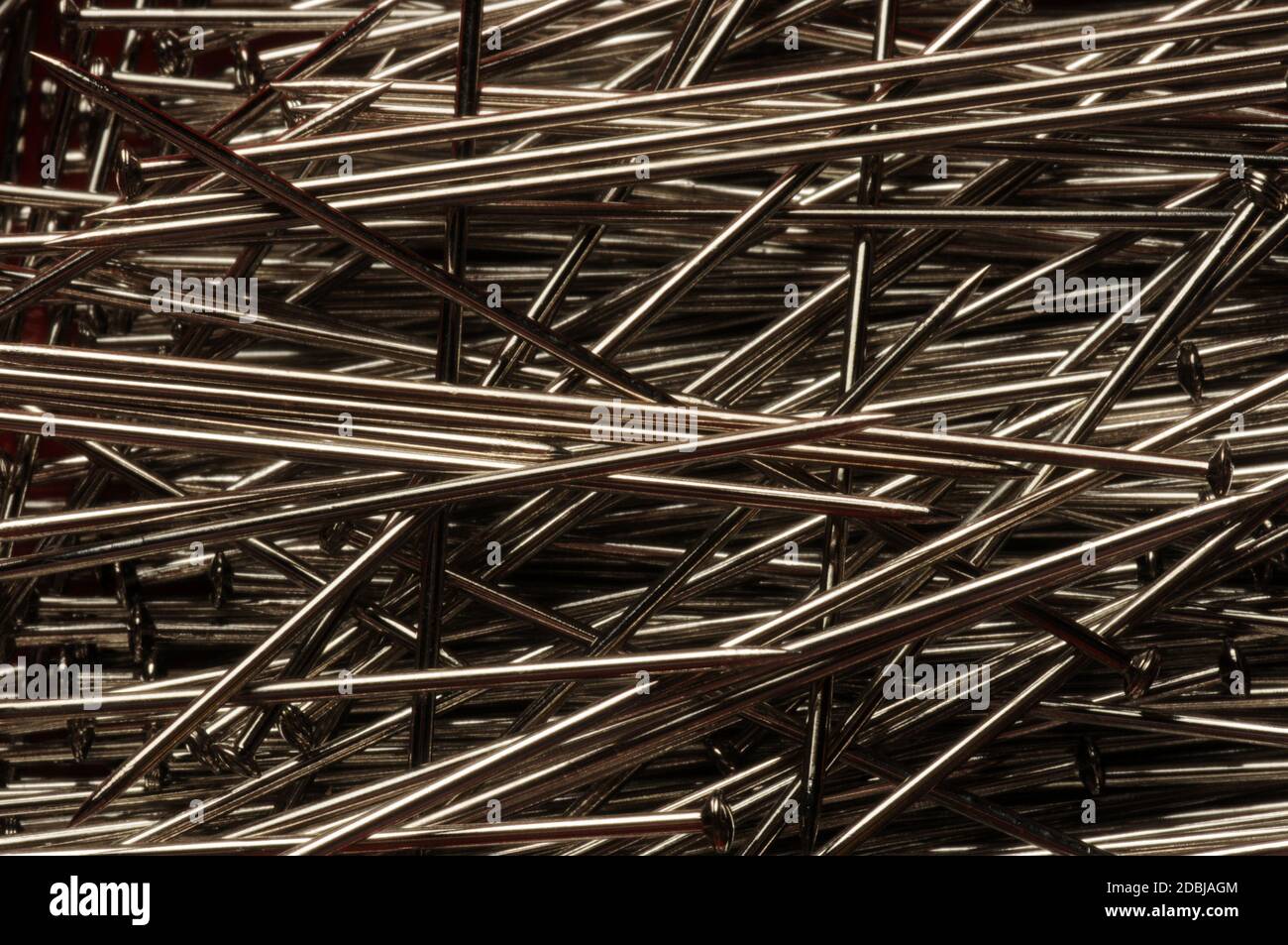 Primo piano sullo sfondo dei perni in acciaio Foto Stock