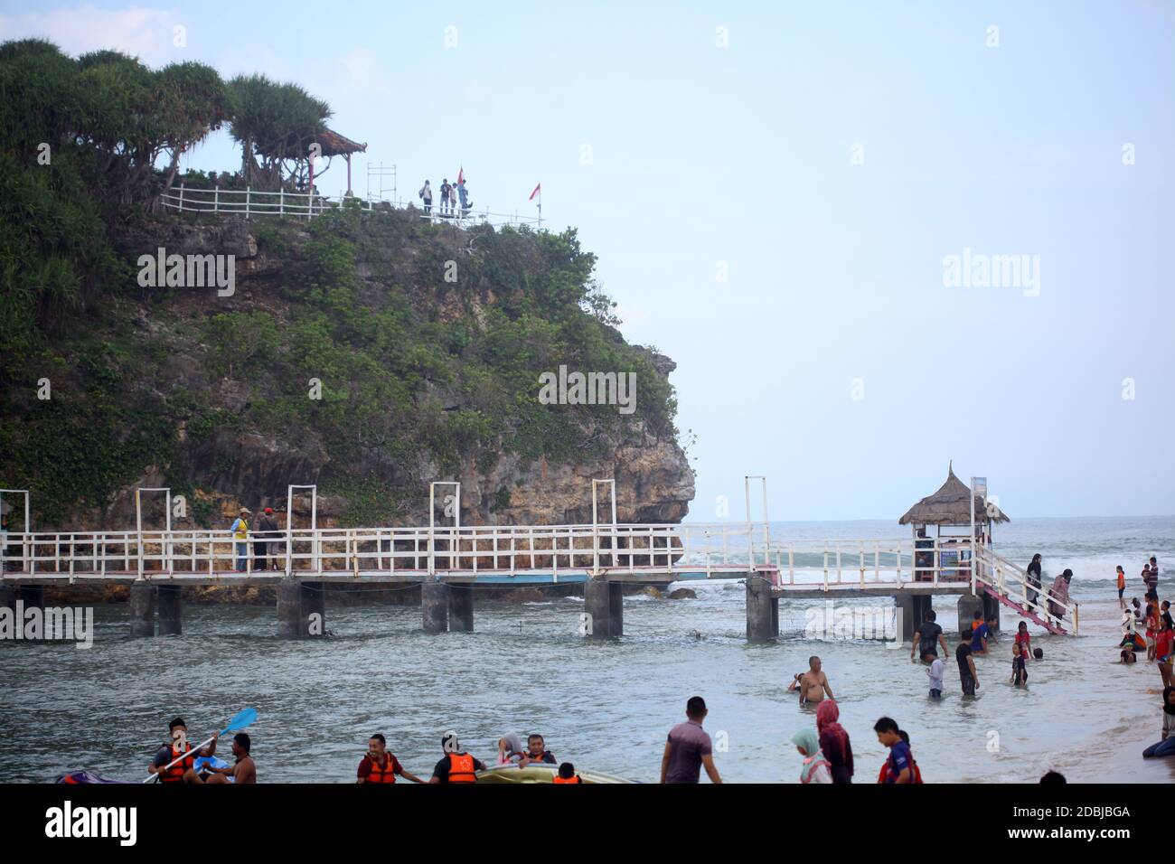 Yogyakarta, Indonesia - Ott 30, 2020 : la situazione di Gunung Kidul Wonosari spiaggia mentre in vacanza Foto Stock