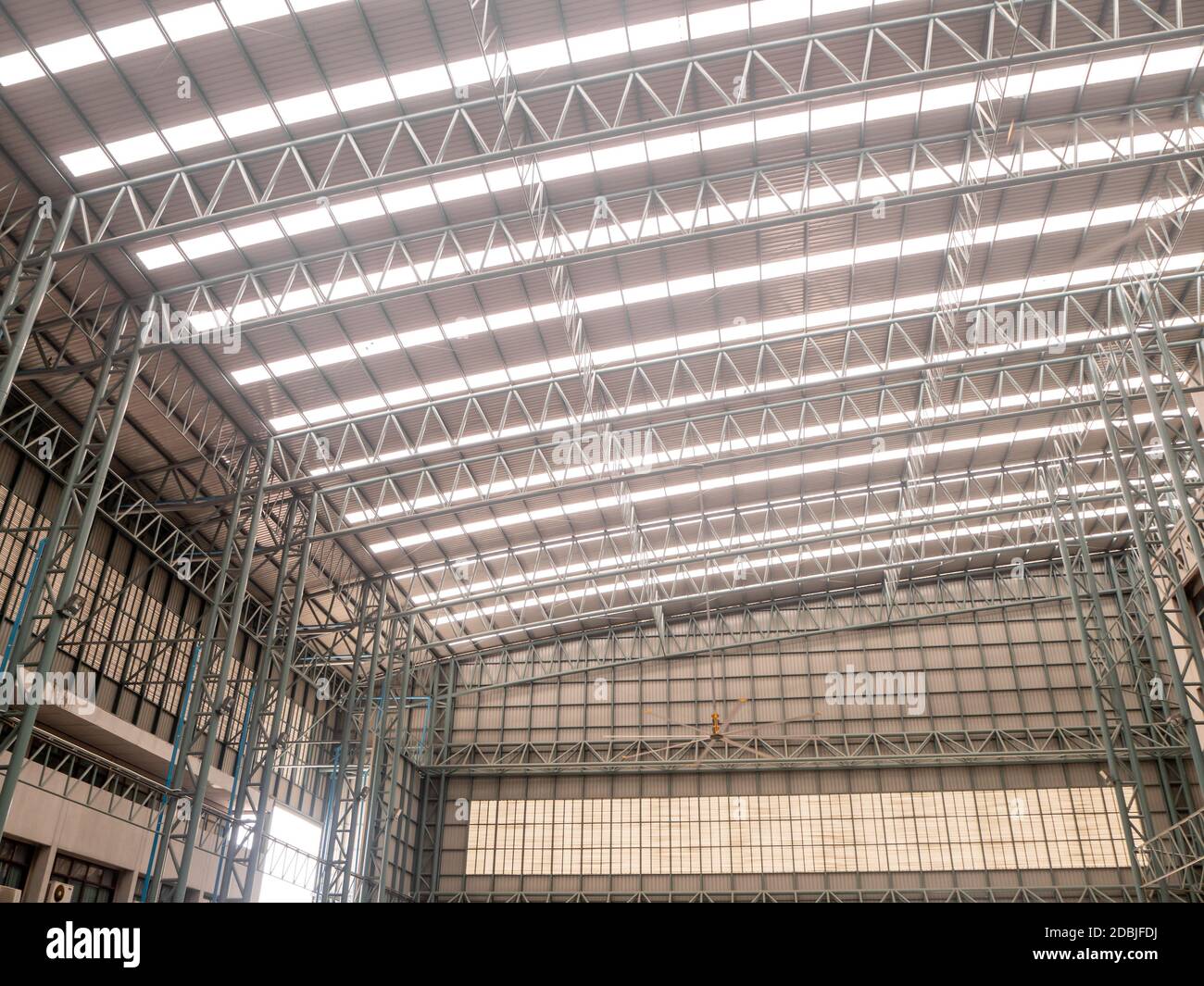 Big Hall struttura in acciaio del tetto il design moderno. Foto Stock