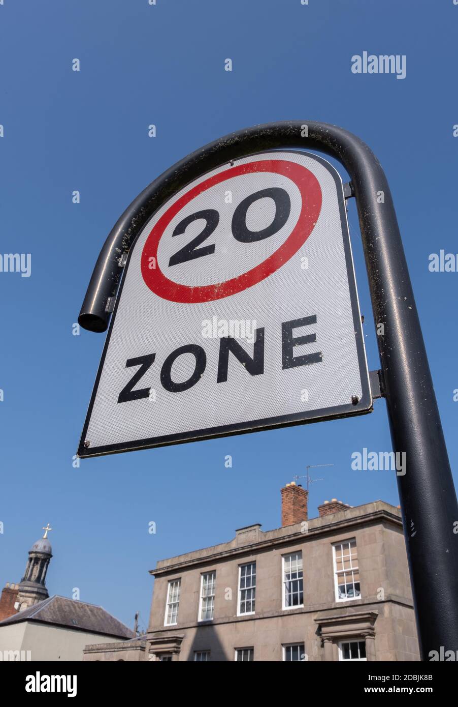 Cartello stradale che indica 20 mph velocità di restrizione Shrewsbury in Shropshire settembre 2020 Foto Stock