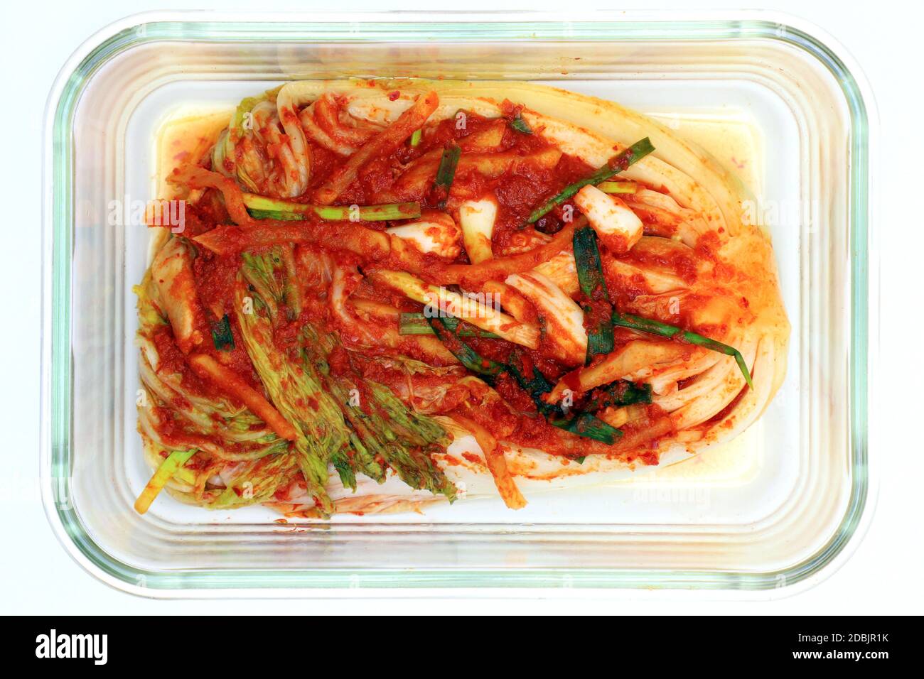 Il kimchi è il nome delle verdure sottaceto coreane. Il kimchi nella foto è fatto di cavolo cinese, aspero, dolce e leggermente piccante. Può essere mangiato come Foto Stock