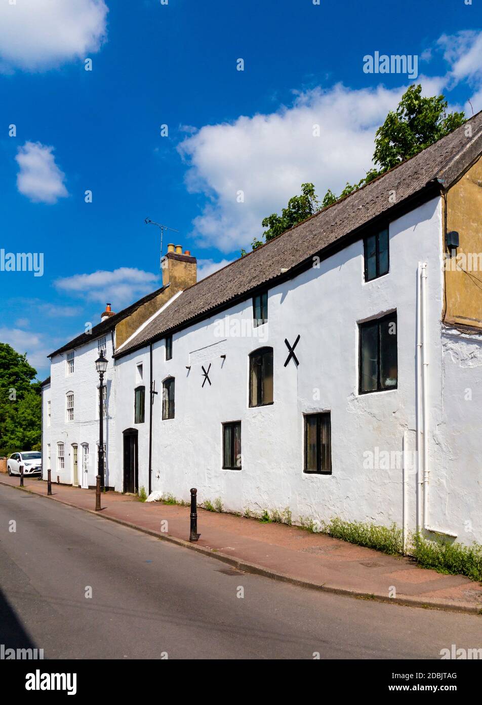 Vecchi edifici imbiancati in Darley Abbey un villaggio storico vicino Derby nelle East Midlands Inghilterra Regno Unito Foto Stock