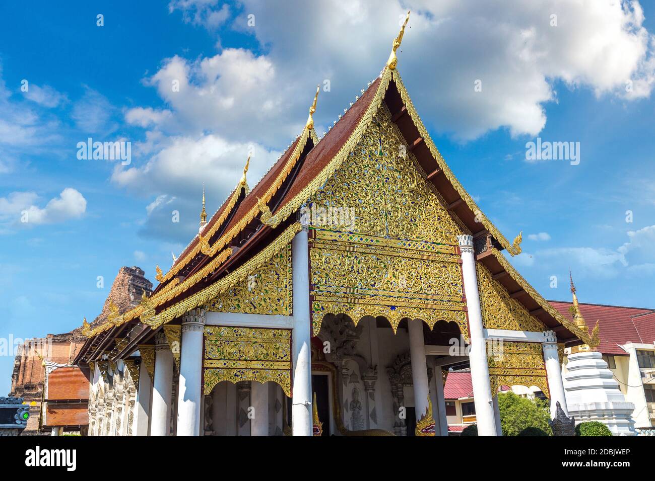 Wat Phra Singh - Tempio buddista a Chiang mai, Thailandia in una giornata estiva Foto Stock