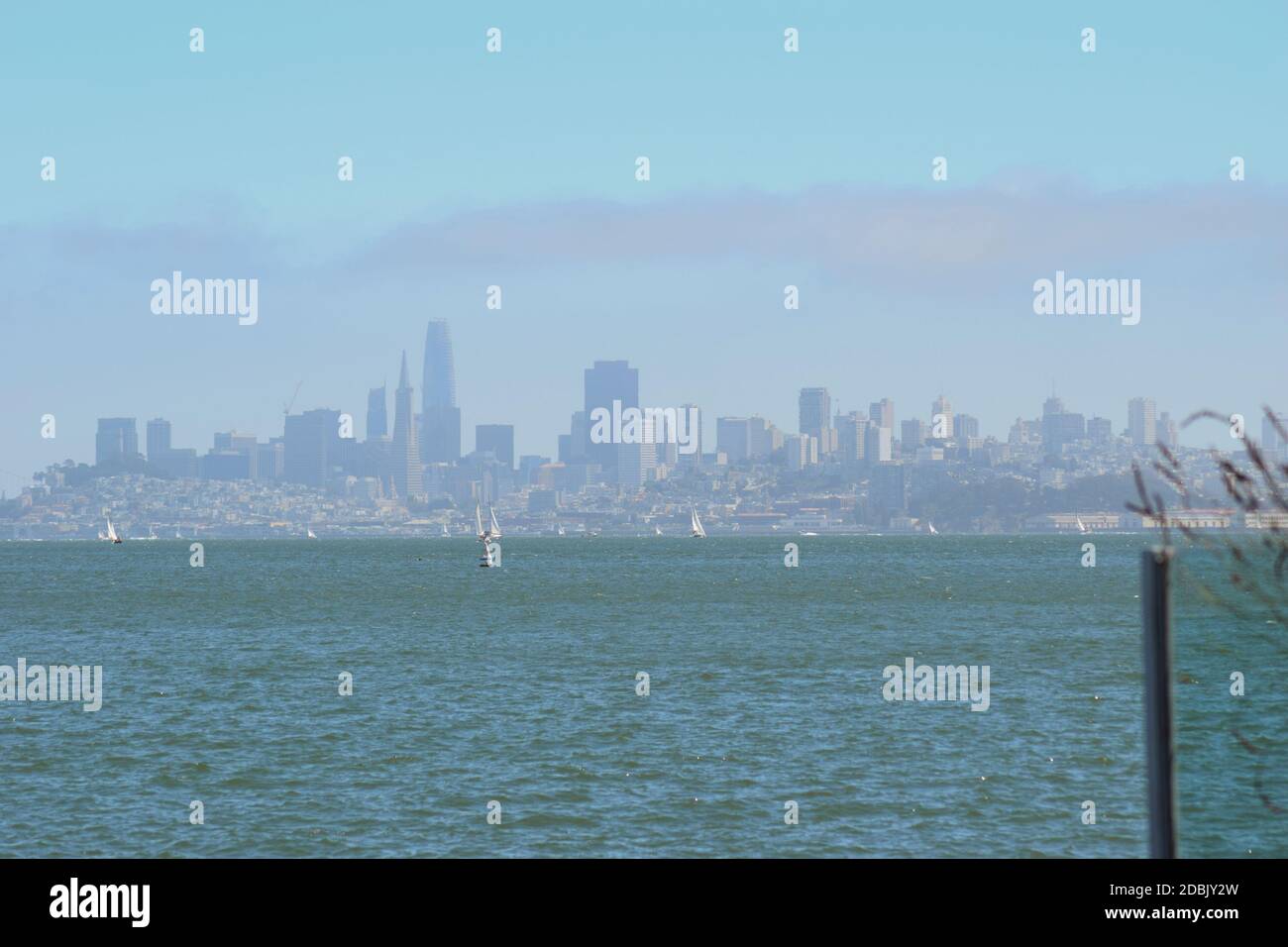 Vista panoramica di Alcatraz da Sausalito, California Foto Stock