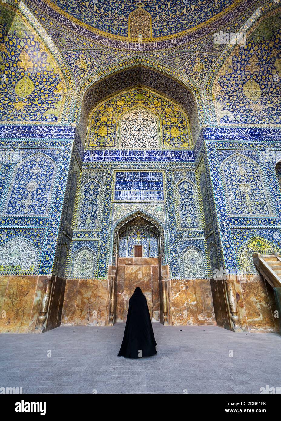 La moschea di Shah, conosciuta anche come la moschea di Imam, è una moschea situata a Isfahan, Iran. Si trova sul lato sud di Piazza Naghsh-e Jahan. Foto Stock
