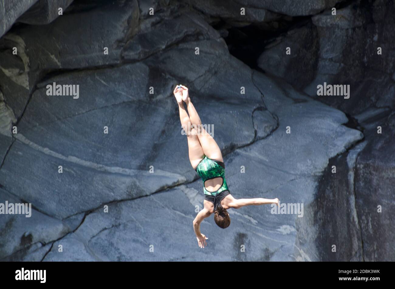 WHDF, Cliff Diving e Campionato europeo a Ponte Brolla in Ticino, Svizzera. Foto Stock