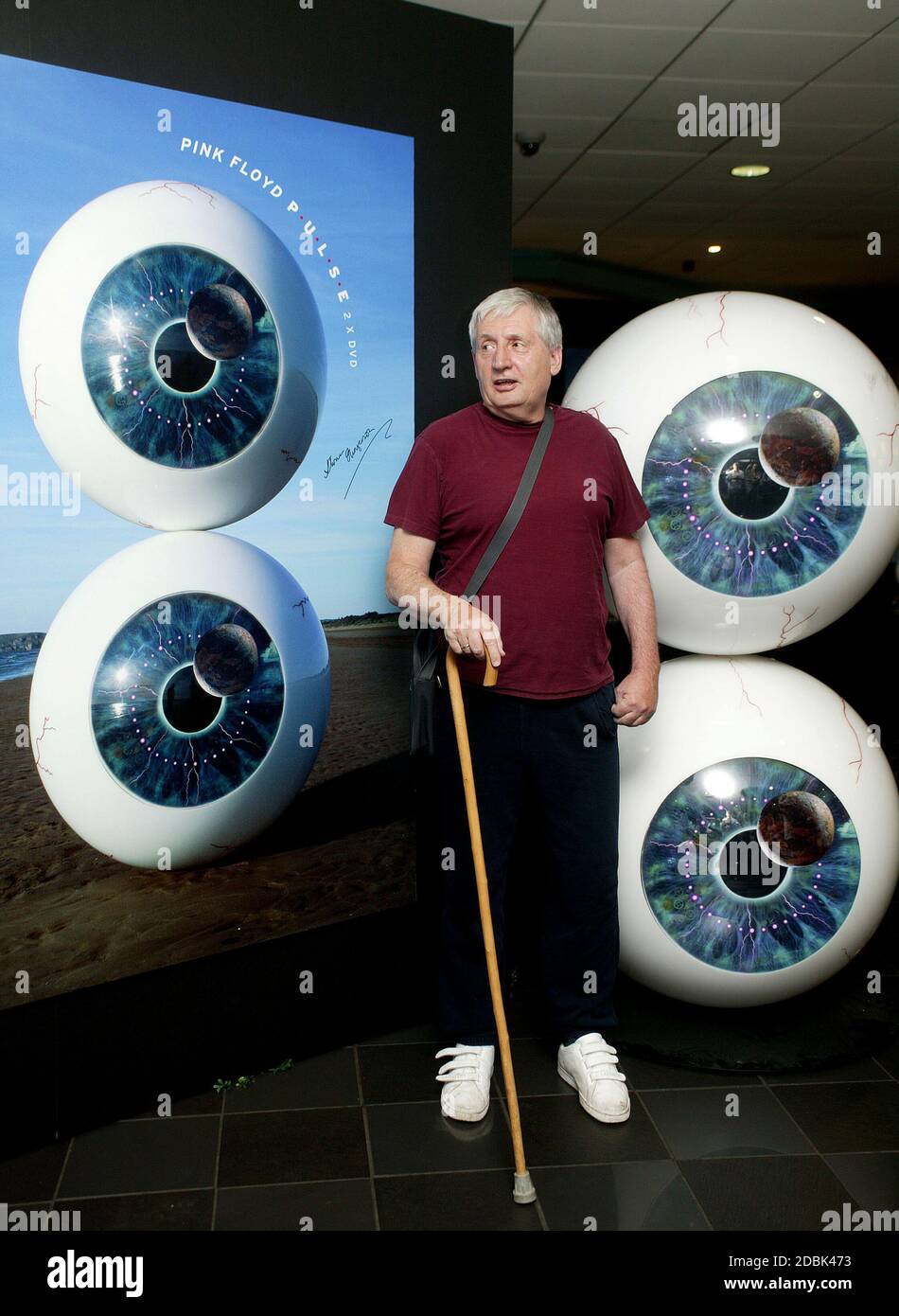Pink Floyd al lancio del loro Pulse DVD al Warner West End, Londra 3 luglio 2006: Storm Thorgeson che ha progettato la maggior parte delle copertine degli album Pink Floyd Foto Stock