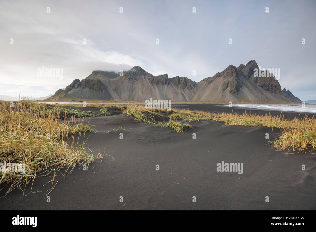 Vestahorn Mountains and environment, Islanda. Foto Stock