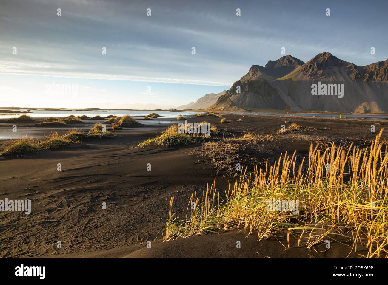 Vestahorn Mountains and environment, Islanda. Foto Stock