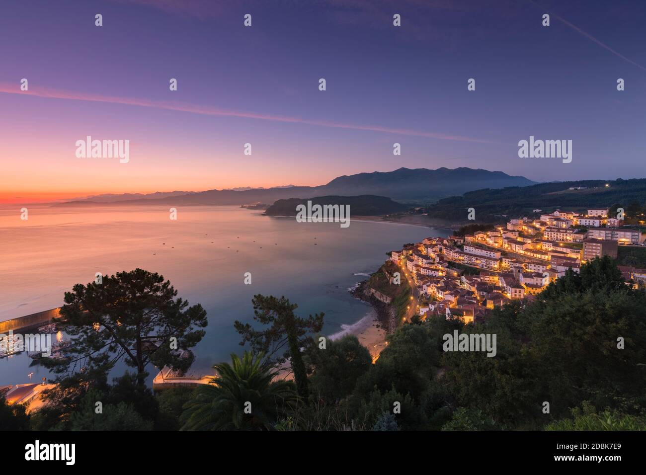 Alba a Lastres, Asturias, Spagna. Foto Stock