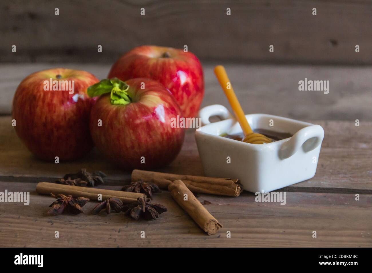 Mele e miele simbolo di Rosh Hashanah, anno nuovo ebraico Foto Stock