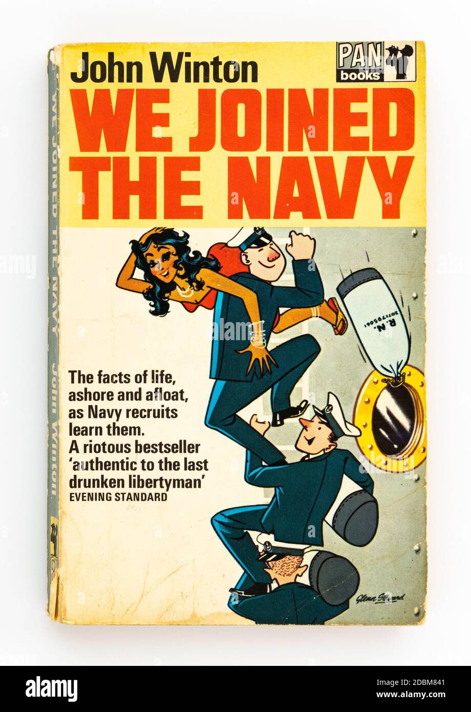 Siamo entrati a far parte del libro cartaceo vintage della Marina di John Winton Foto Stock