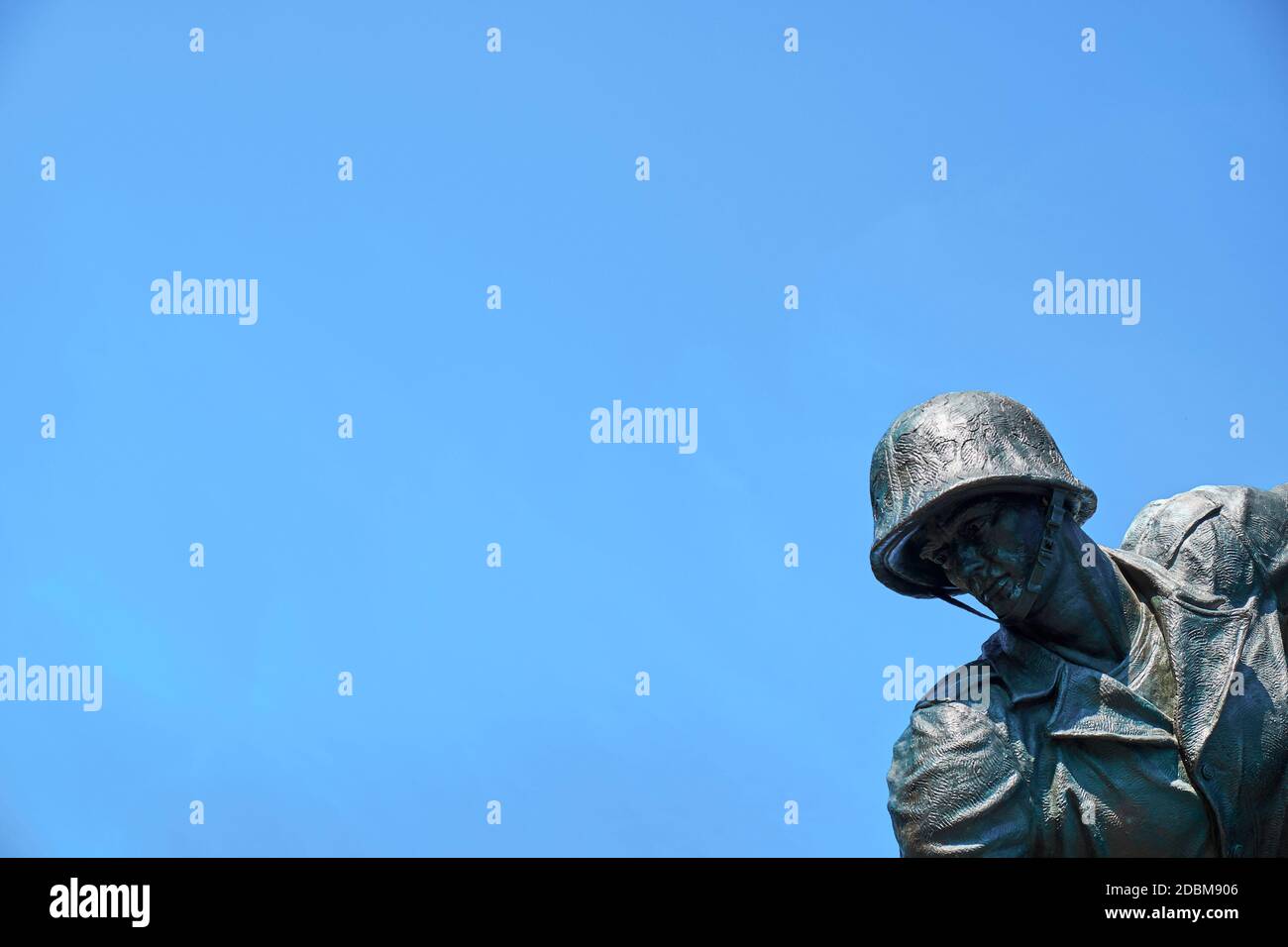 Dettaglio di un soldato nella grande scultura in bronzo di Iwo Jima al sito US Marine Corps War Memorial a Rosslyn, Arlington, Virginia. Foto Stock