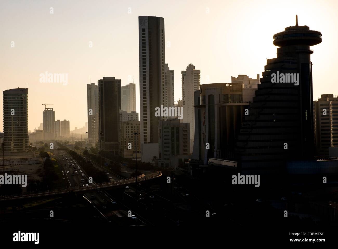 Bahrain Camera di Commercio e industria (BCCI) a Manama, Bahrein all'alba Foto Stock
