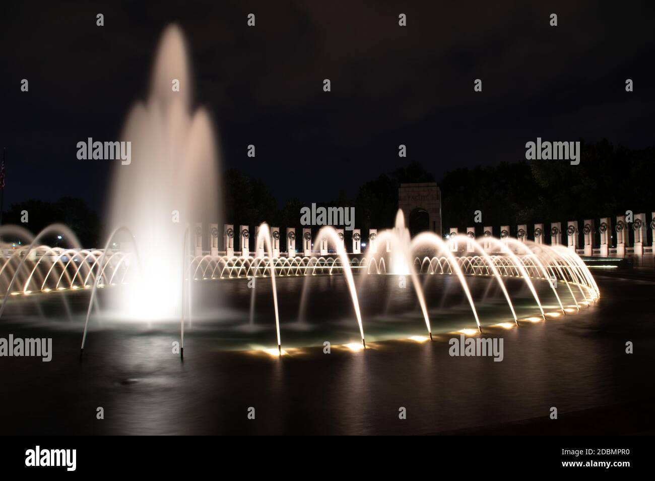 Monumento commemorativo della seconda guerra mondiale di notte, Washington, DC Foto Stock