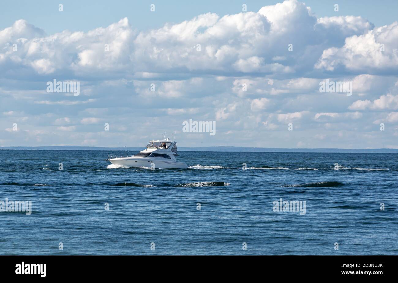 Barca fuori Gin Beach, Block Island Sound, Montauk, NY Foto Stock