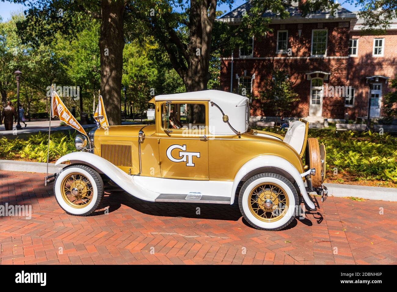 Atlanta, GA / USA - Ottobre 30 2020: Il Rambin' Reck della Georgia Tech è una Ford Model A Sport coupé 1930 e serve come mascotte ufficiale della s. Foto Stock