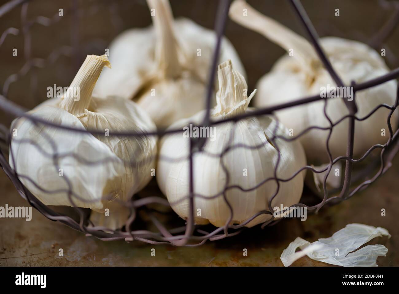primo piano di ingredienti alimentari all'aglio rustico Foto Stock