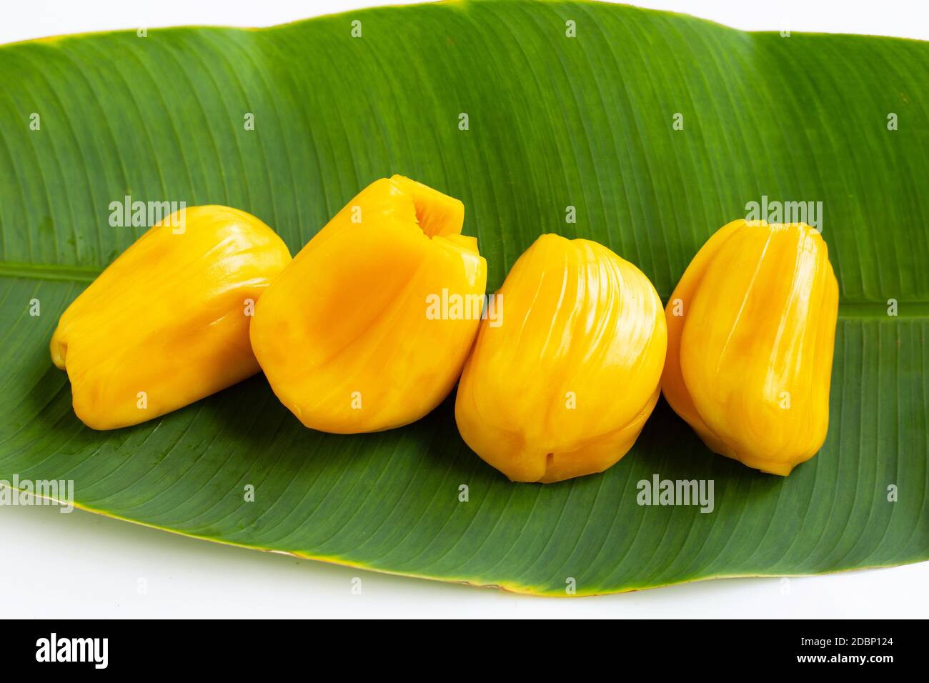 Jackfruit maturo su foglia di banana. Foto Stock