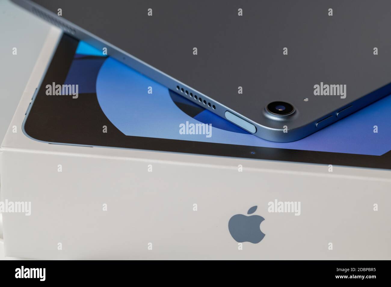 Antalya, TURCHIA - 17 novembre 2020. Versione 2020 di iPad Air 4 2020 di qualità superiore con design trendy a cornice sottile. Foto Stock