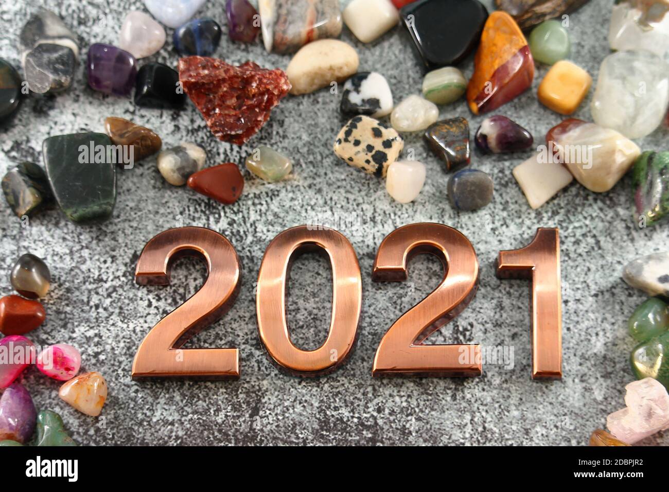 Felice Anno Nuovo. Il numero 2021 su sfondo nero. Foto Stock