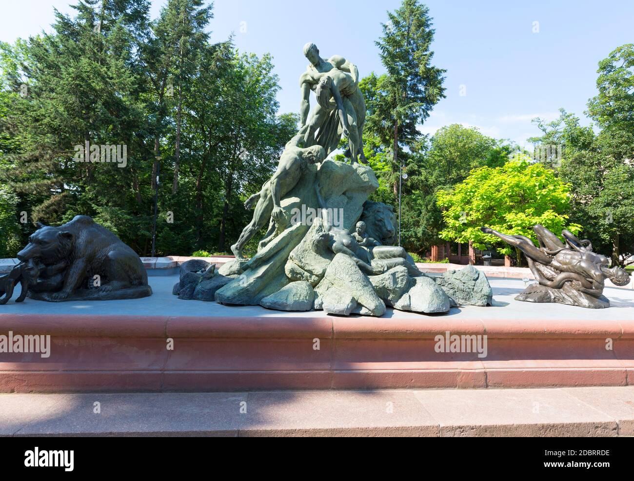 Bydgoszcz, Polonia - 26 giugno 2020: Fontana di diluvio, fontana monumentale raffigurante il momento culminante dell'alluvione biblica Foto Stock