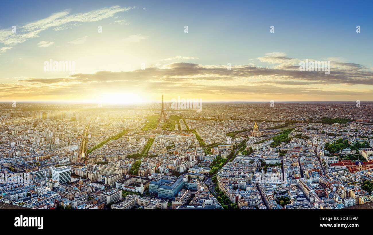 vista panoramica nel centro di parigi al tramonto Foto Stock