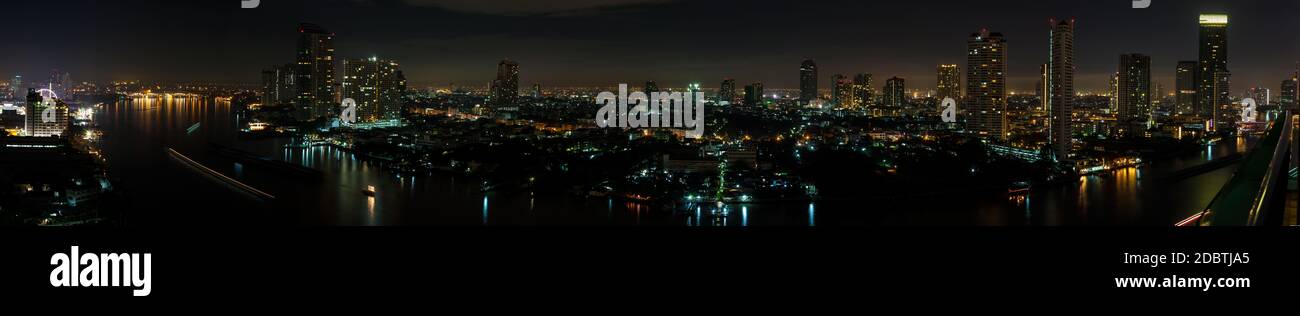 Panoramaaufnahme von Bangkok bei Nacht Foto Stock