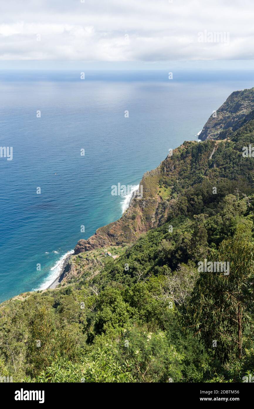 Vista sulla costa nord di Madeira, Portogallo Foto Stock