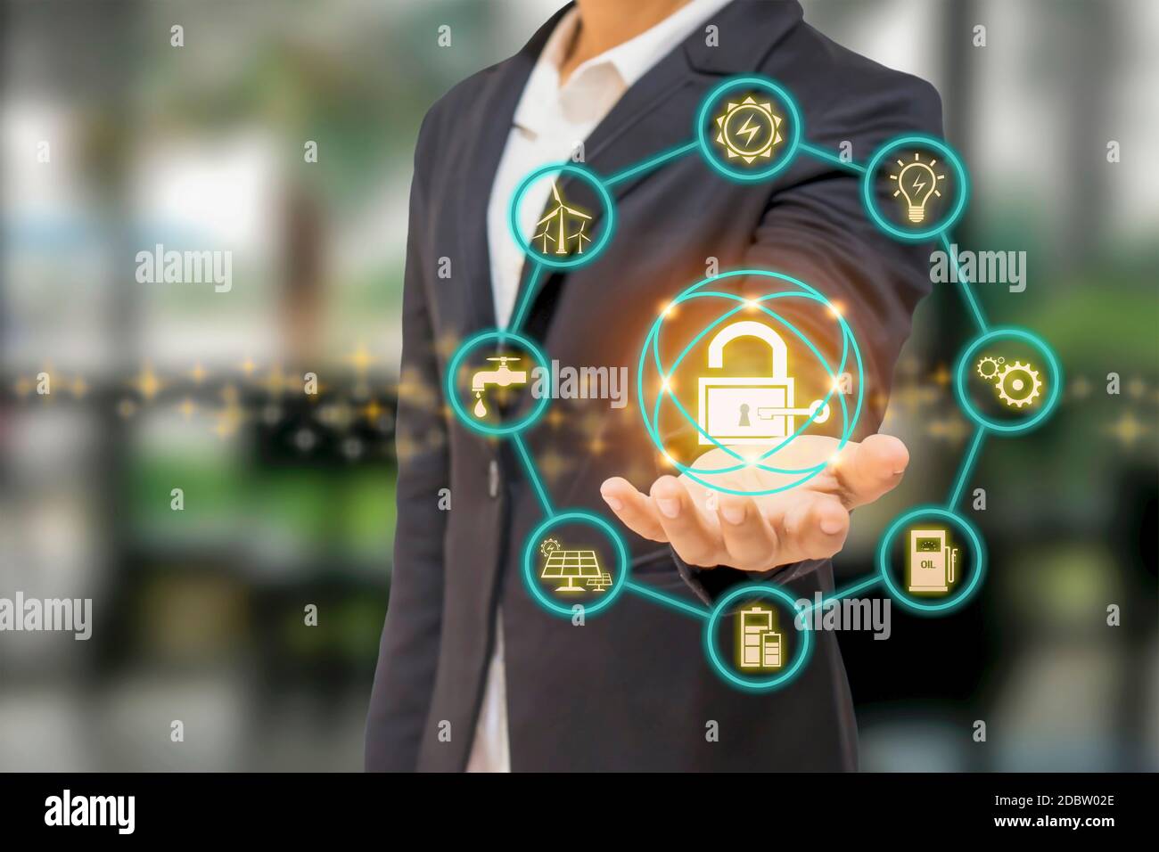 Uomini d'affari con icone chiave nelle loro mani, tra cui icone relative all'energia, idee per ridurre l'uso di energia e la conservazione delle risorse naturali. Foto Stock