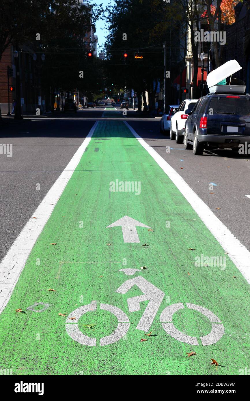 Green Bicycle Lane nella città di Portland Foto Stock