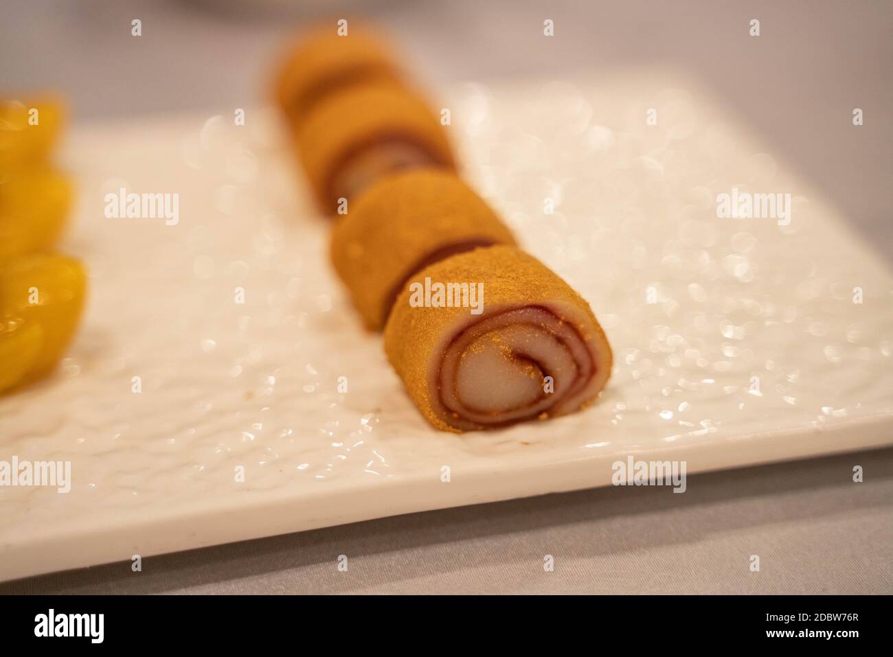 Budino di piselli dolci di Pechino, tradizionale spuntino cinese. Foto Stock